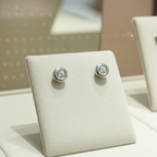 orecchini punto luce a cipollina in oro bianco 18k e 2 diamanti naturali 0,20ct