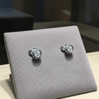 orecchini punto luce a cipollina in oro bianco 18k e 2 diamante naturali 0,30 ct