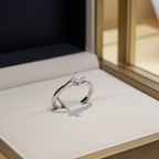 Anello solitario  in oro bianco 18k e diamante naturalecentrale 0,26 ct