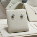 orecchini punto luce a cipollina in oro bianco 18k e 2 diamanti naturali 0,20ct