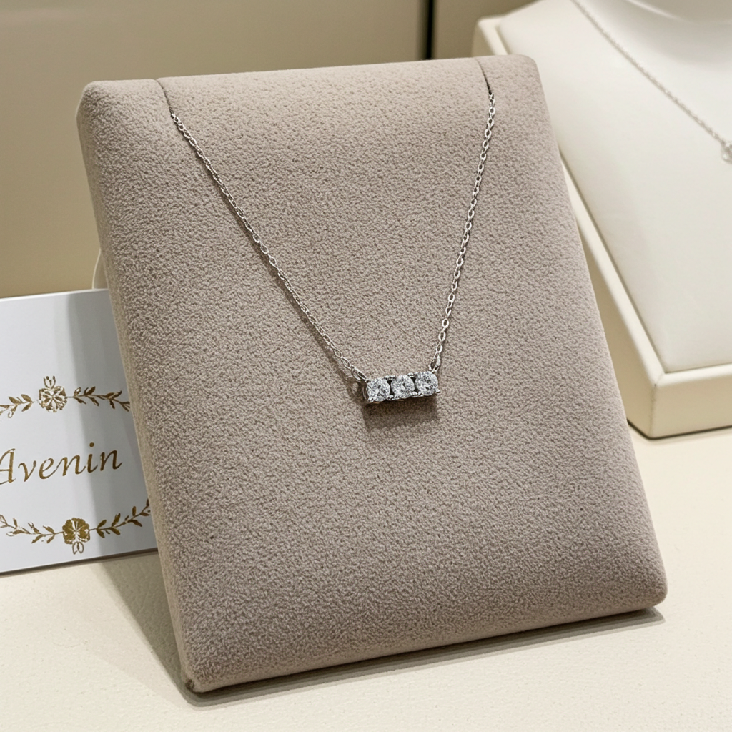 Collana Trilogy in oro bianco con 3 diamanti naturali 0,30ct