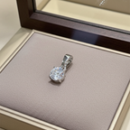 ciondolo  punto luce in oro bianco 18k e diamanti naturale  0,15 ct