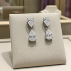 Orecchino in oro 18k con diamanti naturali taglio pera 2.02ct