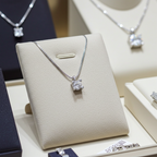 ciondolo punto luce quadrato in oro bianco 18k e diamanti naturale  0,35ct